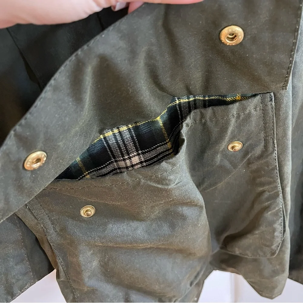 🤍 guc | Barbour | classic waxed olive green jacket - Picture 6 of 11